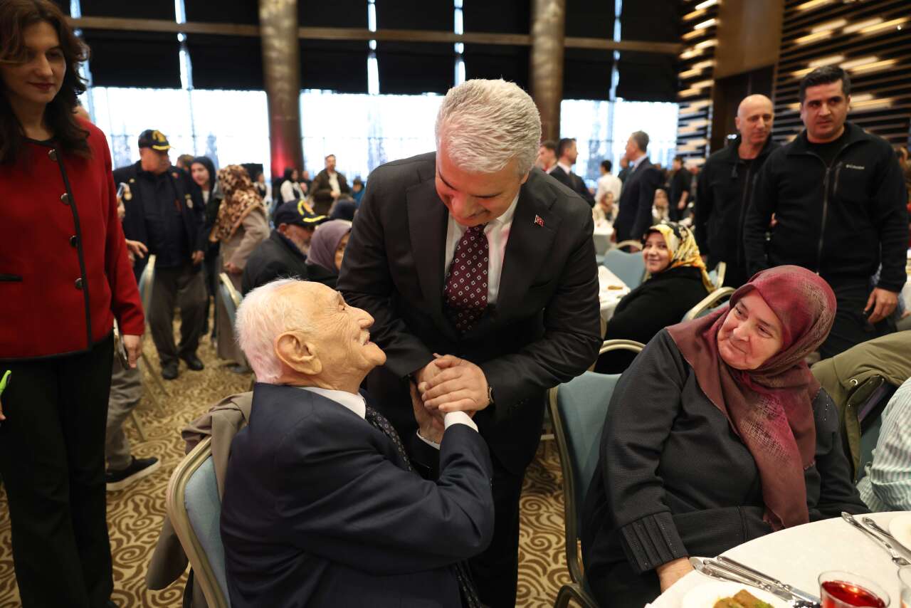 Konya’yı yönetenler ilk iftarı şehit aileleri ve gazilerle açtı 11